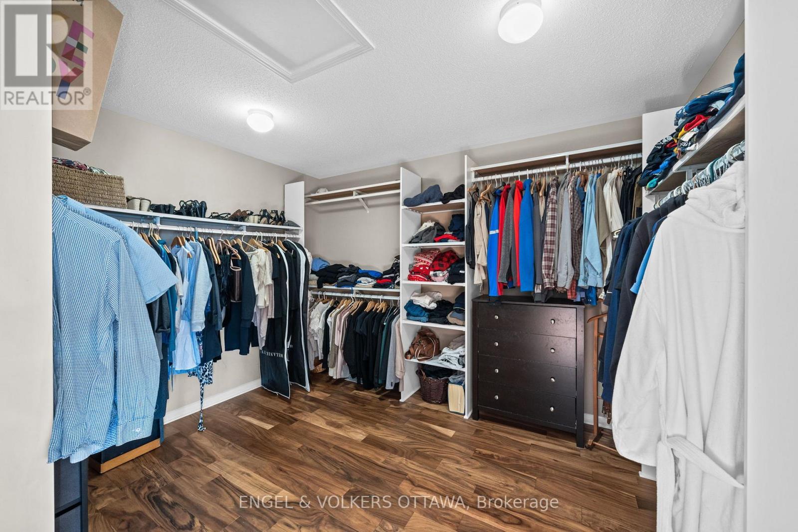 406 Keith Crescent, Ottawa, ON - Indoor With Storage