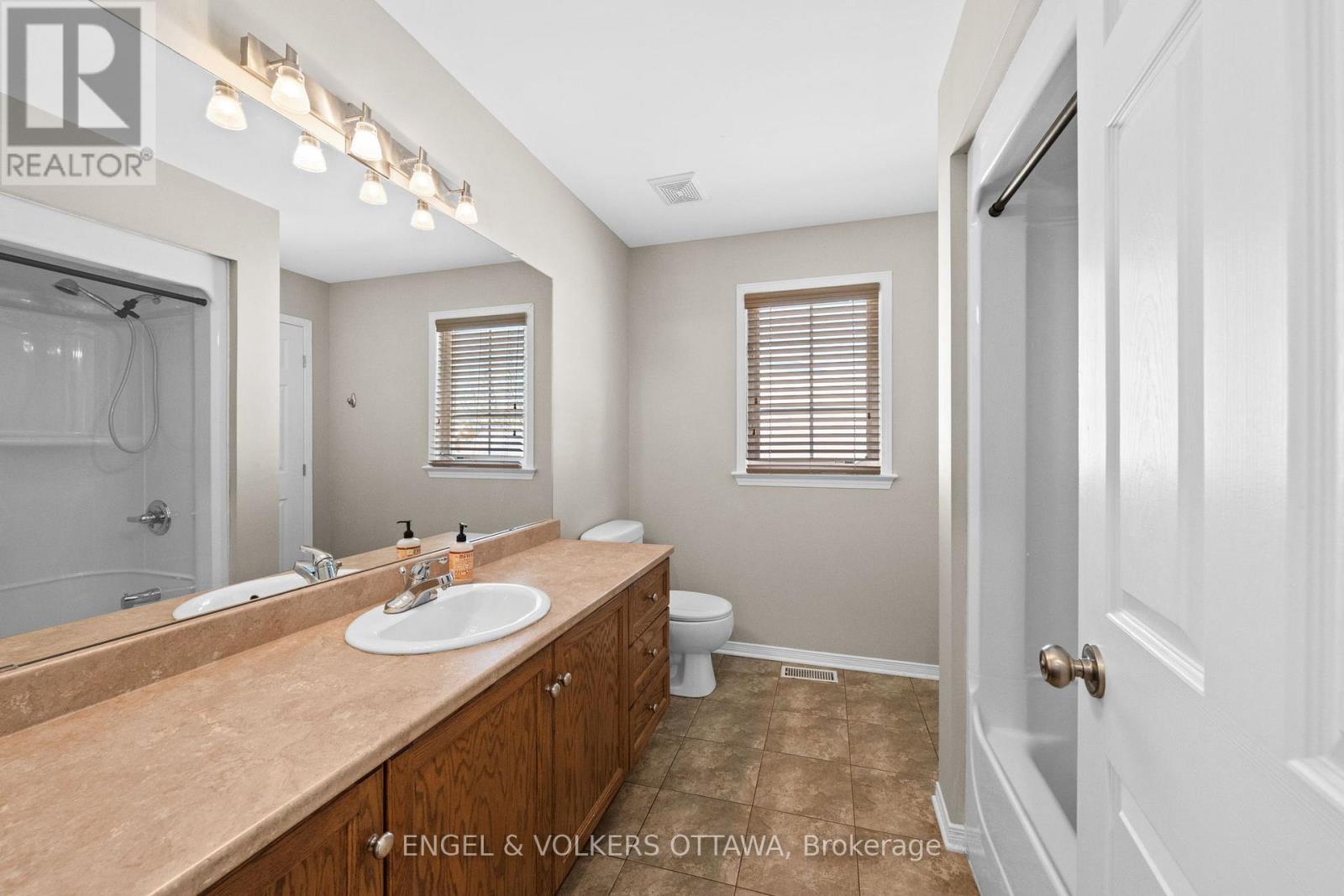 406 Keith Crescent, Ottawa, ON - Indoor Photo Showing Bathroom