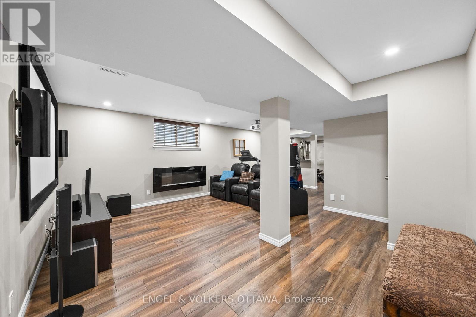 406 Keith Crescent, Ottawa, ON - Indoor