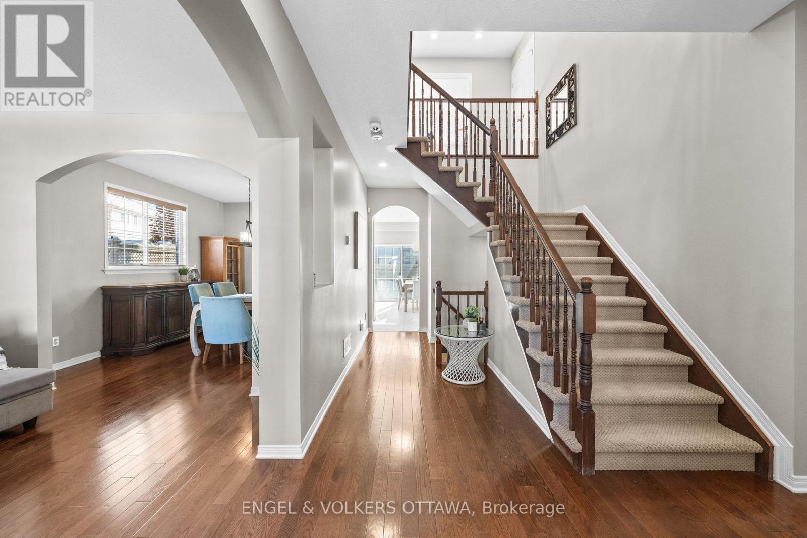 406 Keith Crescent, Ottawa, ON - Indoor Photo Showing Other Room