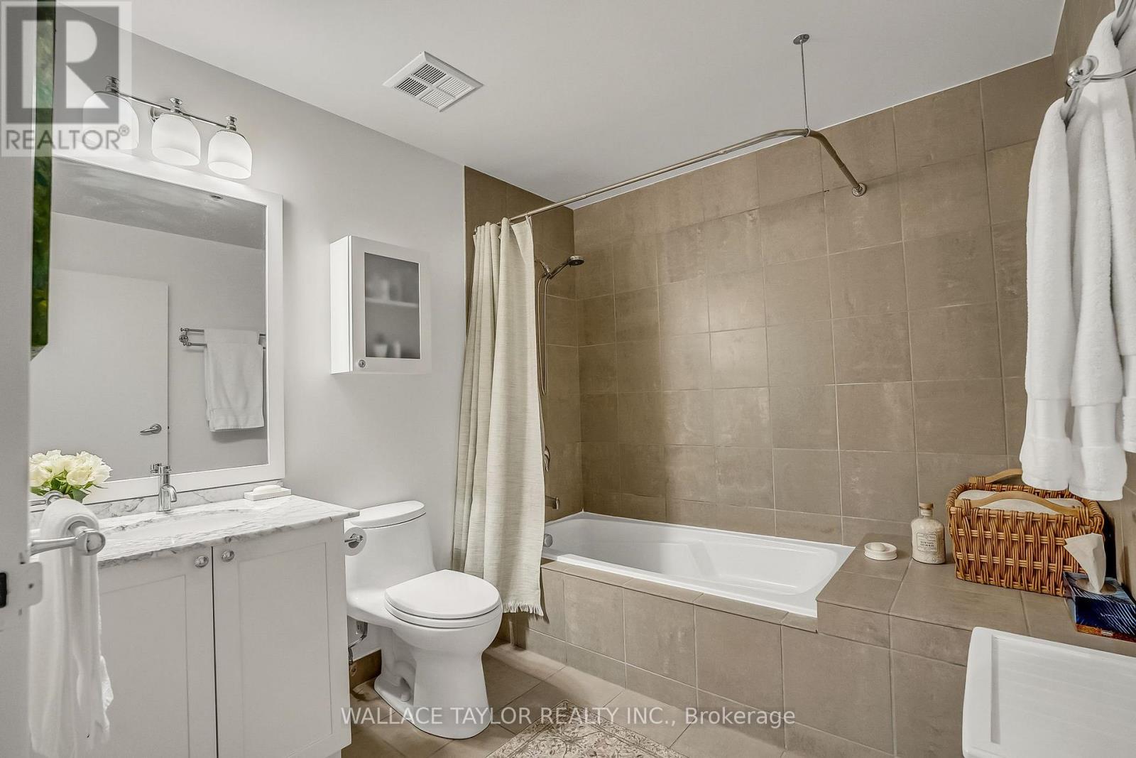 208 - 993 Queen Street W, Toronto, ON - Indoor Photo Showing Bathroom