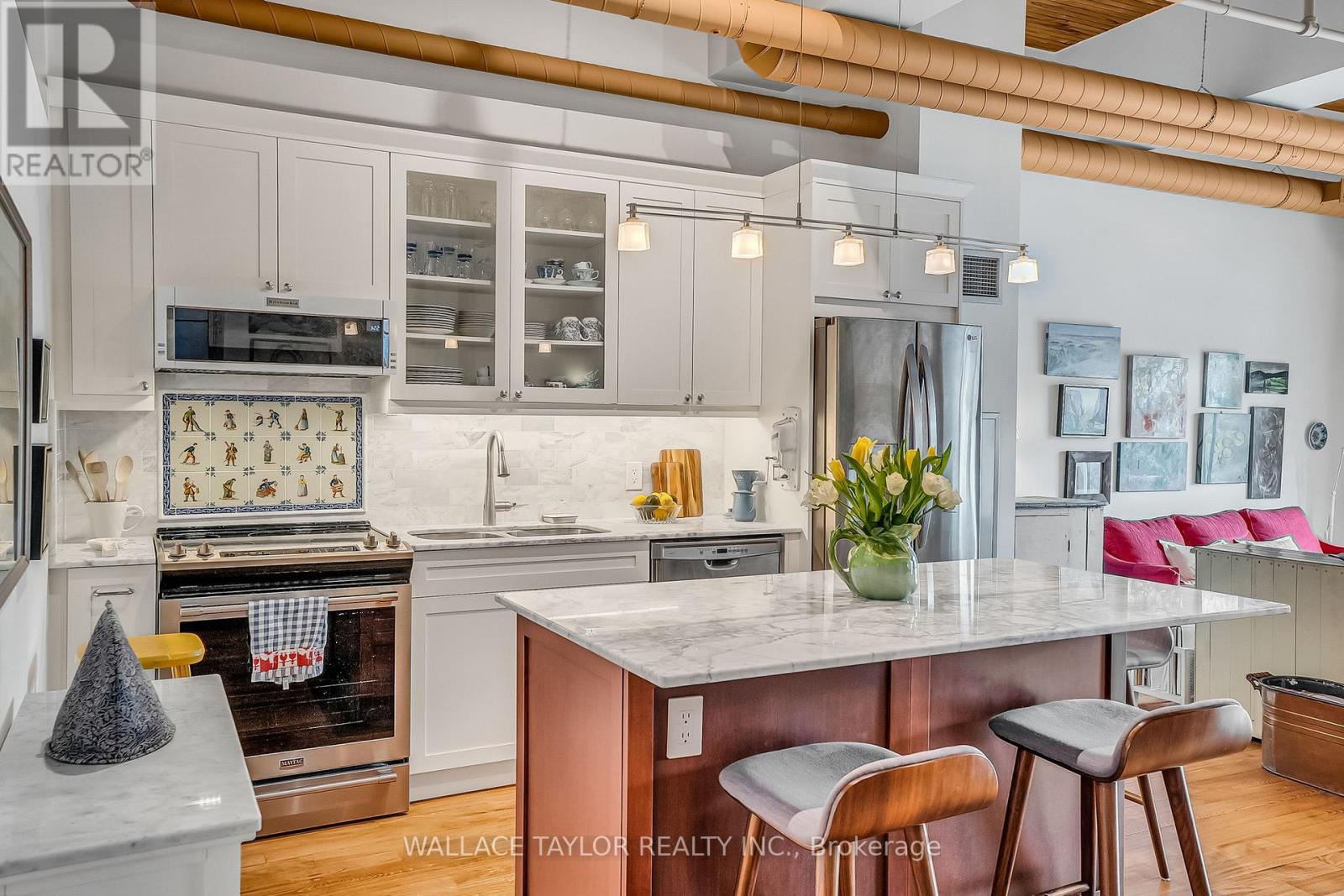 208 - 993 Queen Street W, Toronto, ON - Indoor Photo Showing Kitchen