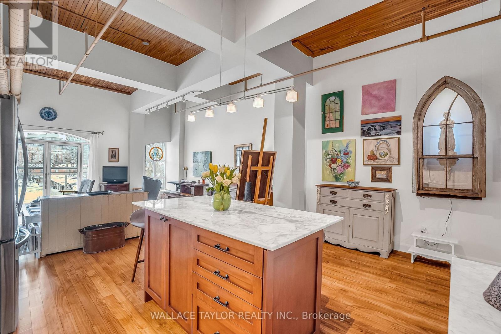 208 - 993 Queen Street W, Toronto, ON - Indoor