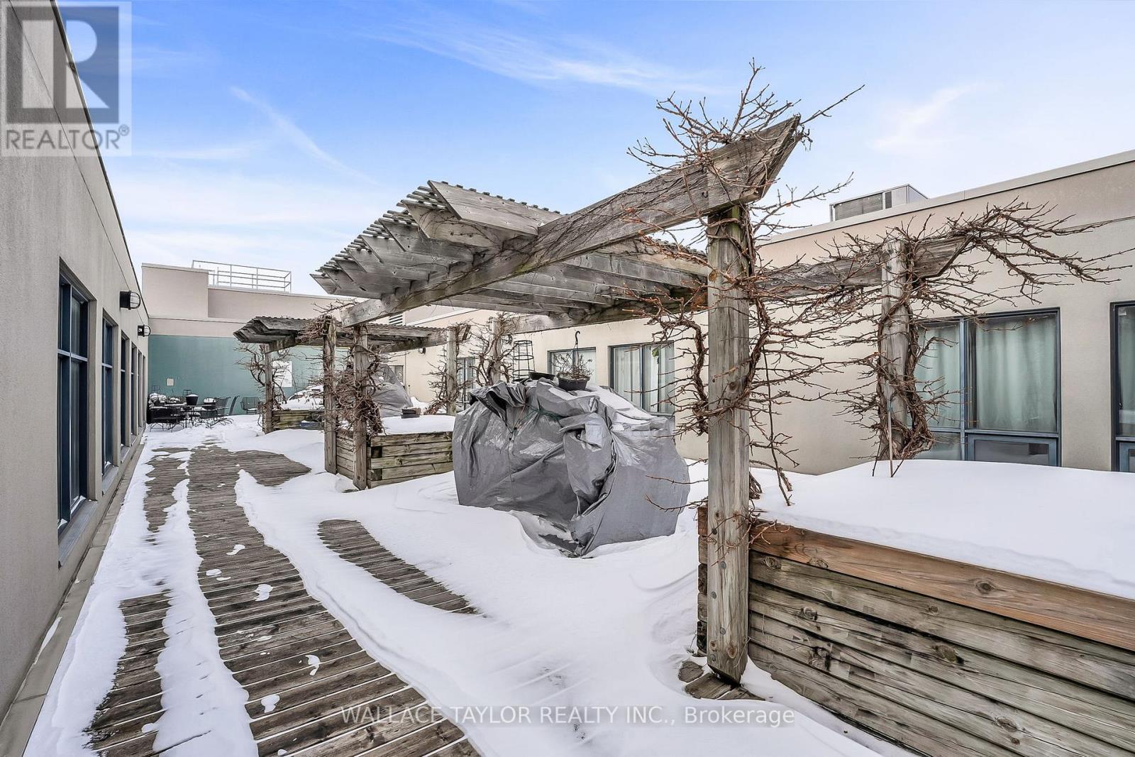 Rooftop Patio Common Area - 208 - 993 Queen Street W, Toronto, ON - Outdoor