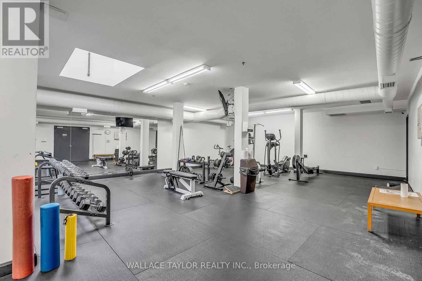 Gym - 208 - 993 Queen Street W, Toronto, ON - Indoor Photo Showing Gym Room