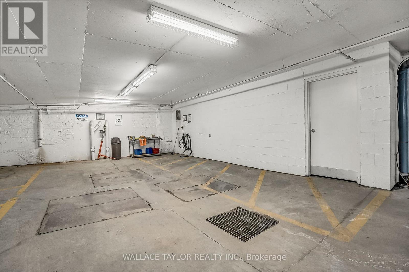 Car Wash Area - 208 - 993 Queen Street W, Toronto, ON - Indoor Photo Showing Garage