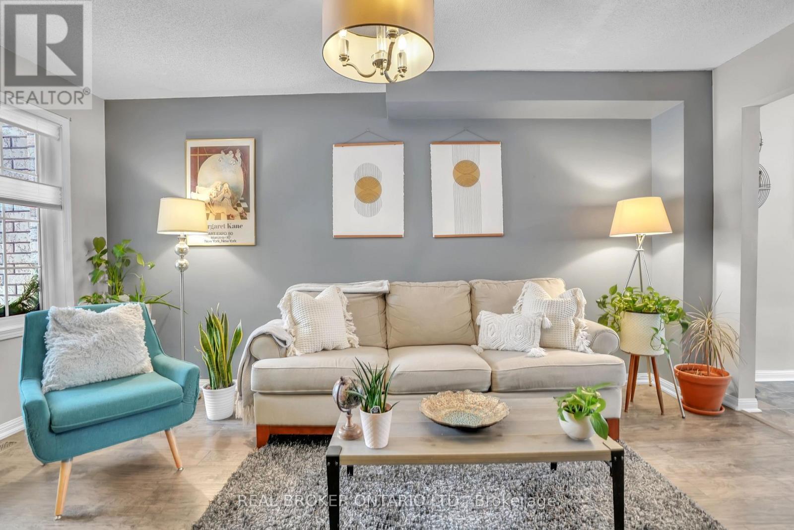 389 Ferndale Drive S, Barrie, ON - Indoor Photo Showing Living Room