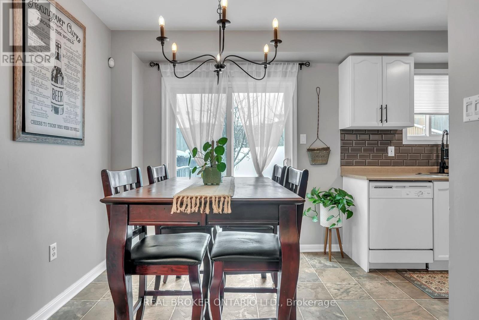 389 Ferndale Drive S, Barrie, ON - Indoor Photo Showing Dining Room