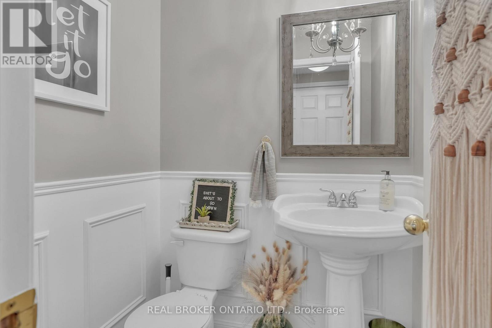 389 Ferndale Drive S, Barrie, ON - Indoor Photo Showing Bathroom