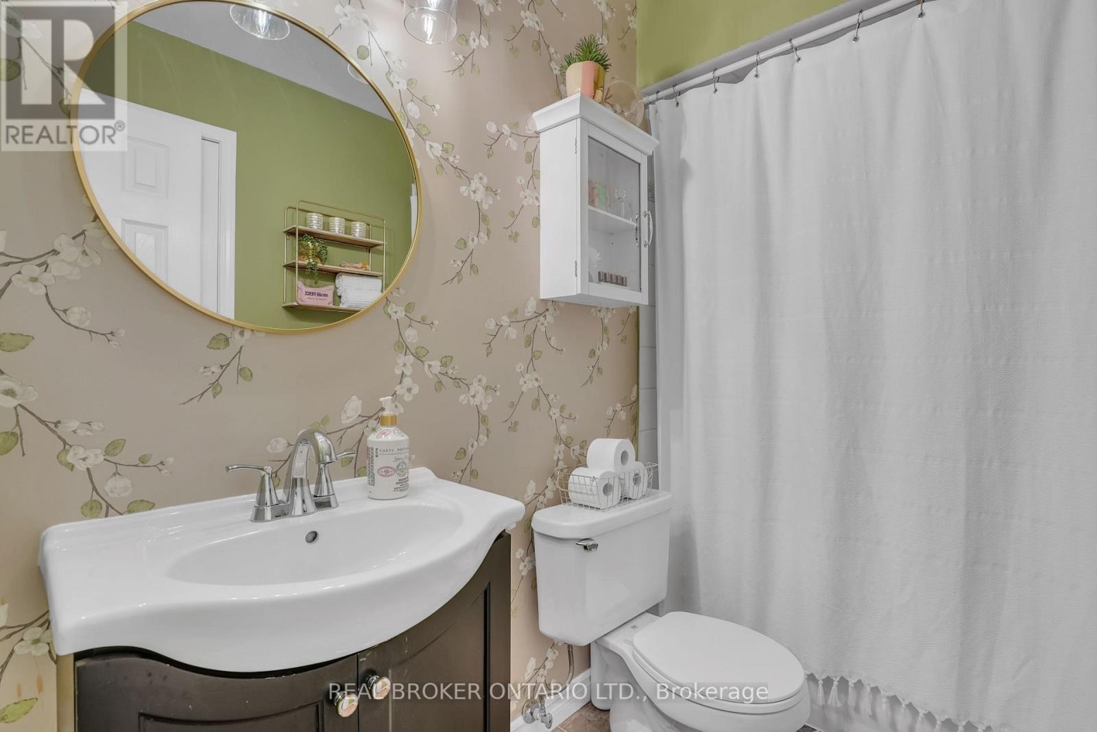 389 Ferndale Drive S, Barrie, ON - Indoor Photo Showing Bathroom