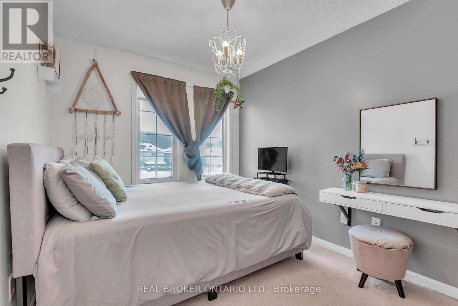 389 Ferndale Drive S, Barrie, ON - Indoor Photo Showing Bedroom