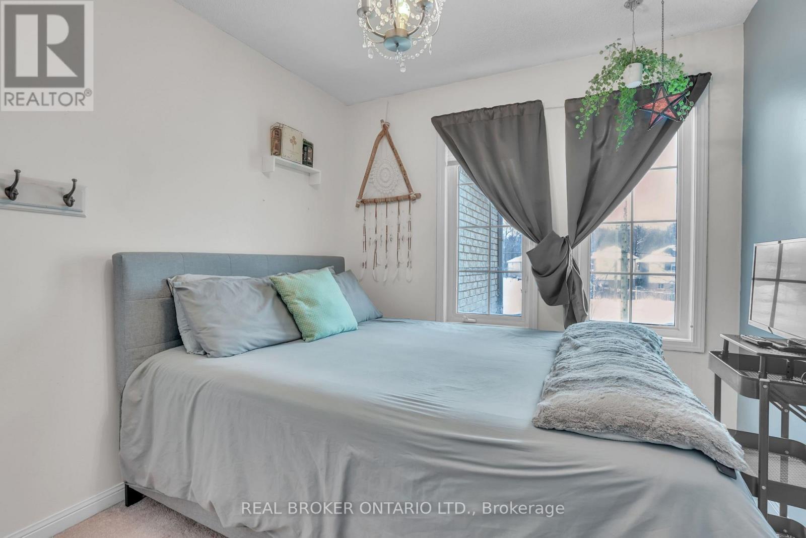 389 Ferndale Drive S, Barrie, ON - Indoor Photo Showing Bedroom
