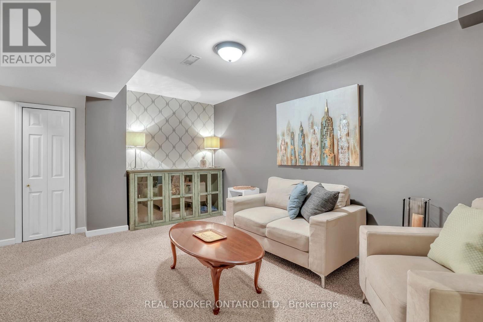 389 Ferndale Drive S, Barrie, ON - Indoor Photo Showing Living Room