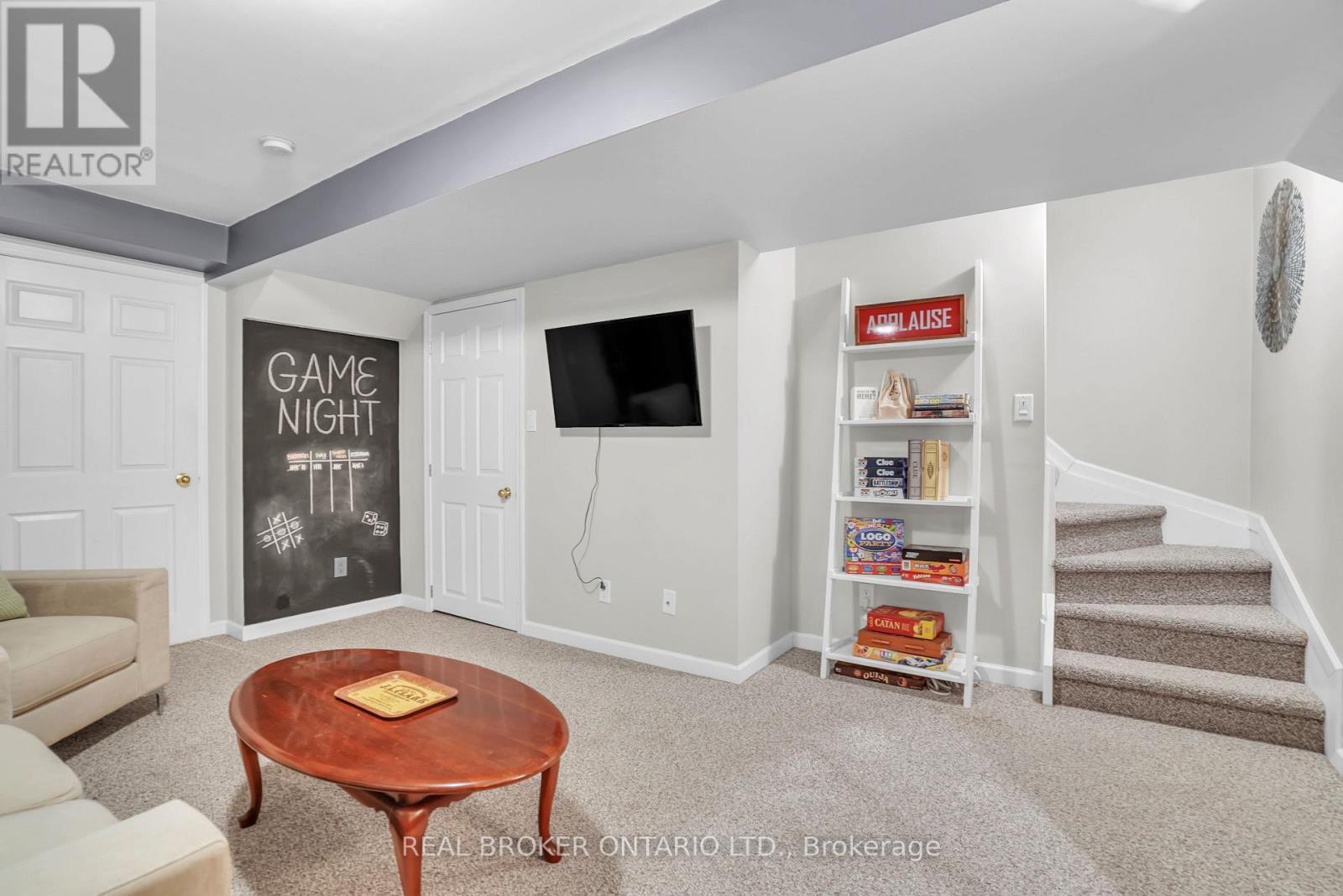 389 Ferndale Drive S, Barrie, ON - Indoor Photo Showing Living Room