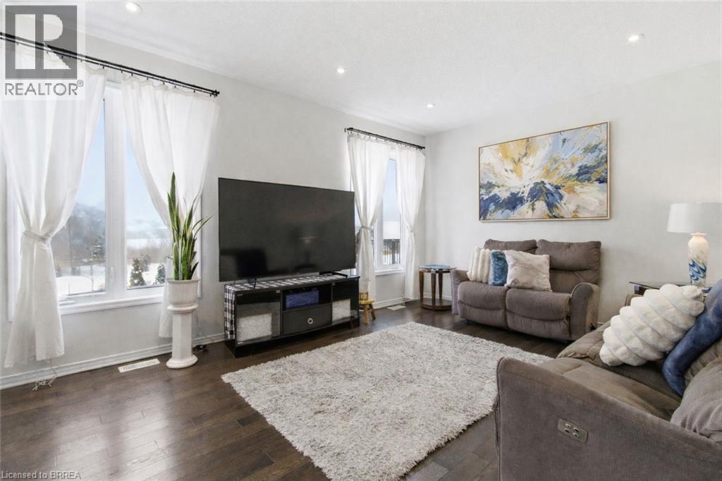 298 Dolman Street, Breslau, ON - Indoor Photo Showing Living Room