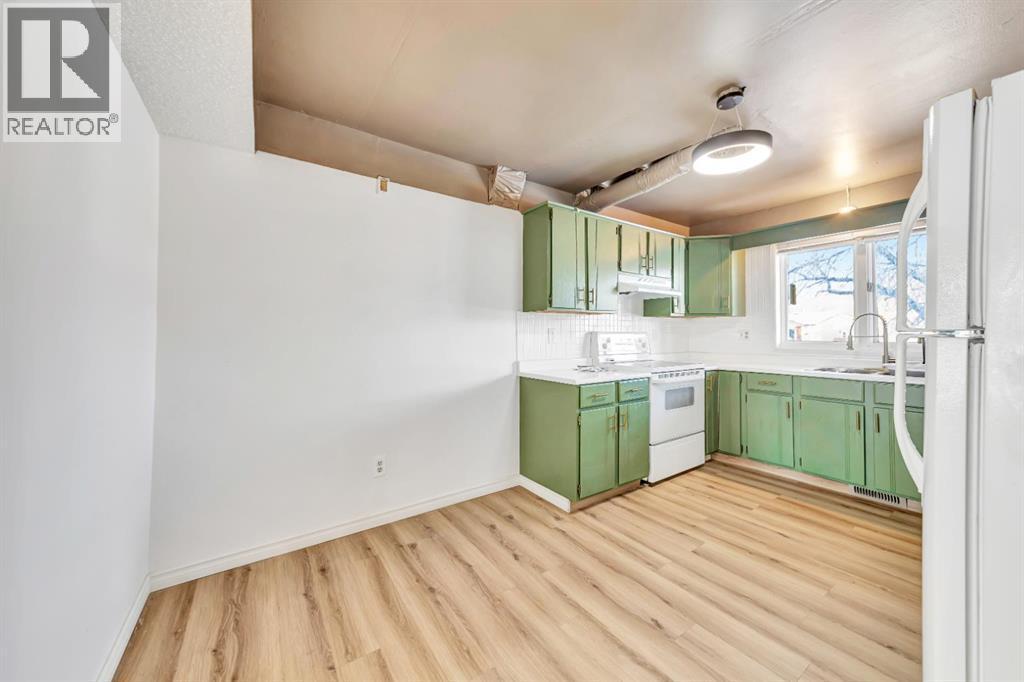 5703 31 Street, Lloydminster, AB - Indoor Photo Showing Kitchen