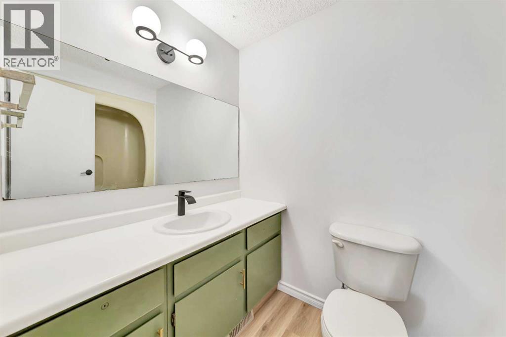 5703 31 Street, Lloydminster, AB - Indoor Photo Showing Bathroom