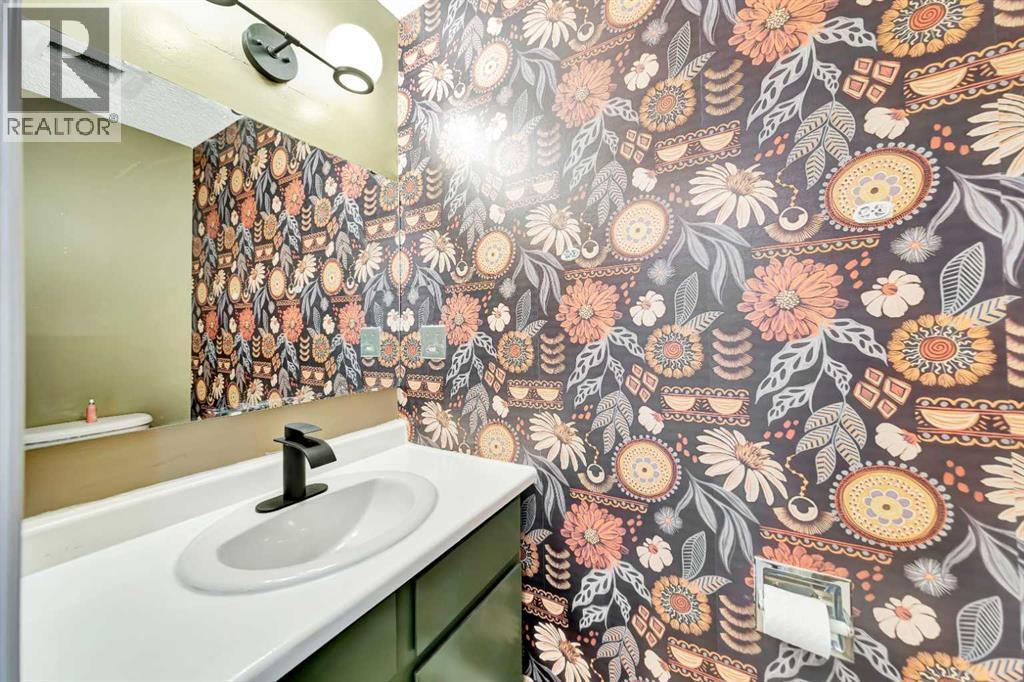 5703 31 Street, Lloydminster, AB - Indoor Photo Showing Bathroom