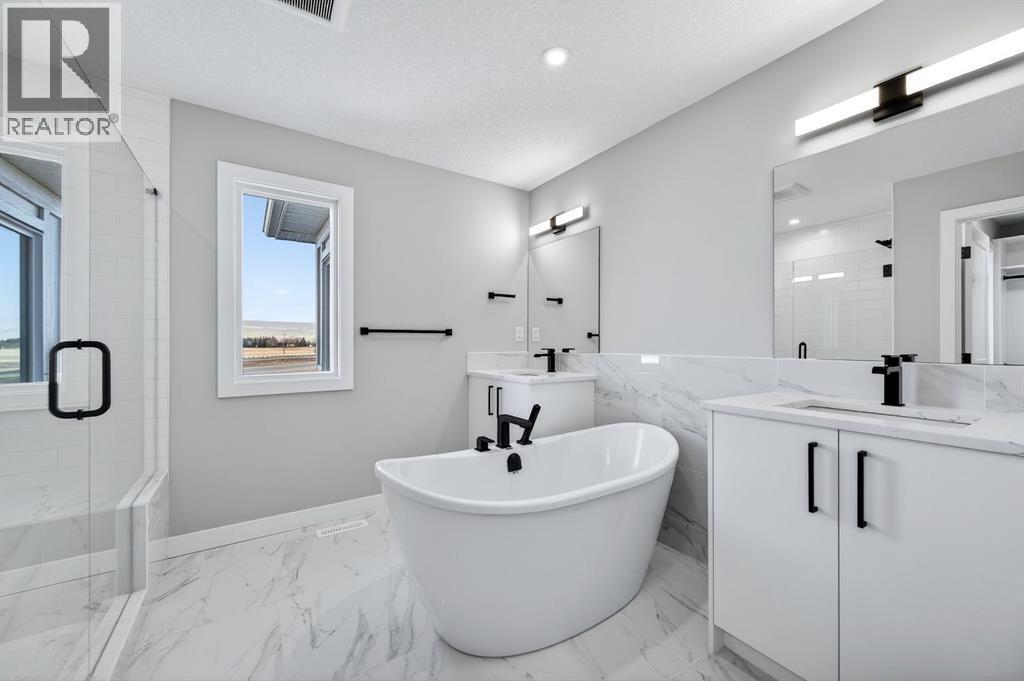 150 Prince Crescent, Rural Rocky View County, AB - Indoor Photo Showing Bathroom