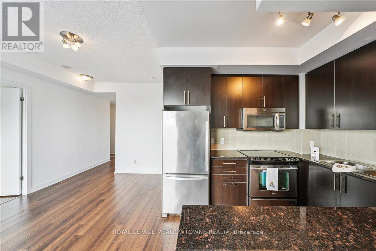 1202 - 60 Berwick Avenue, Toronto, ON - Indoor Photo Showing Kitchen With Upgraded Kitchen