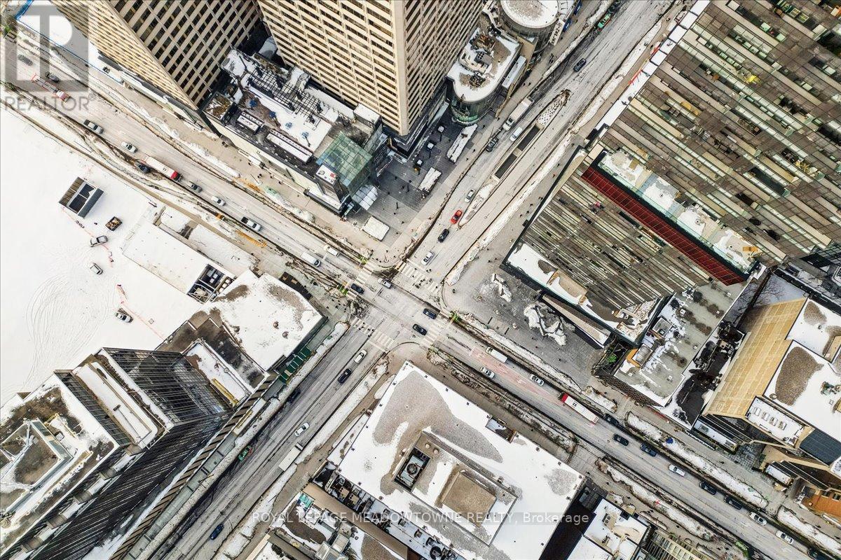 1202 - 60 Berwick Avenue, Toronto, ON - Indoor