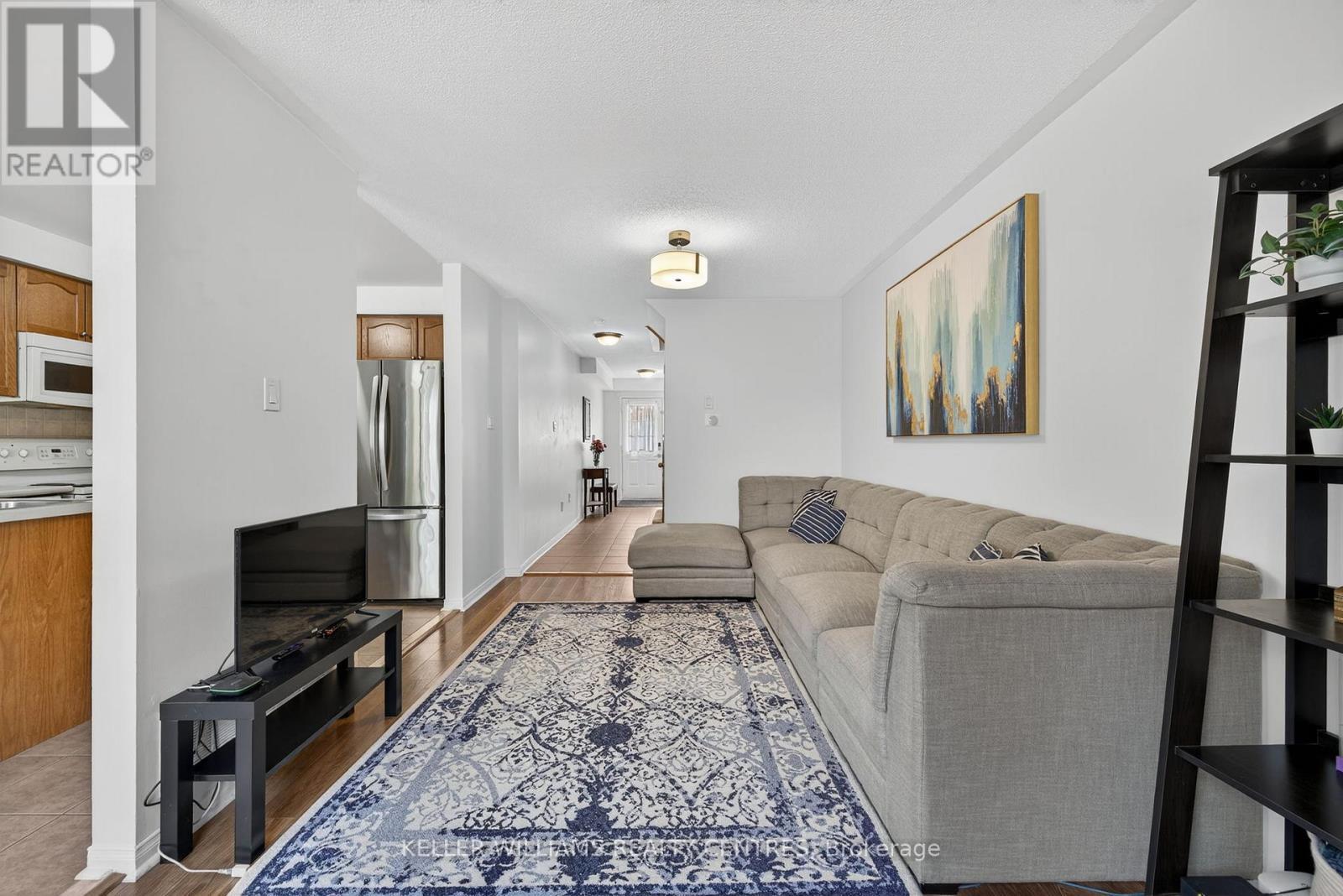 70 Burgess Crescent, Newmarket, ON - Indoor Photo Showing Living Room