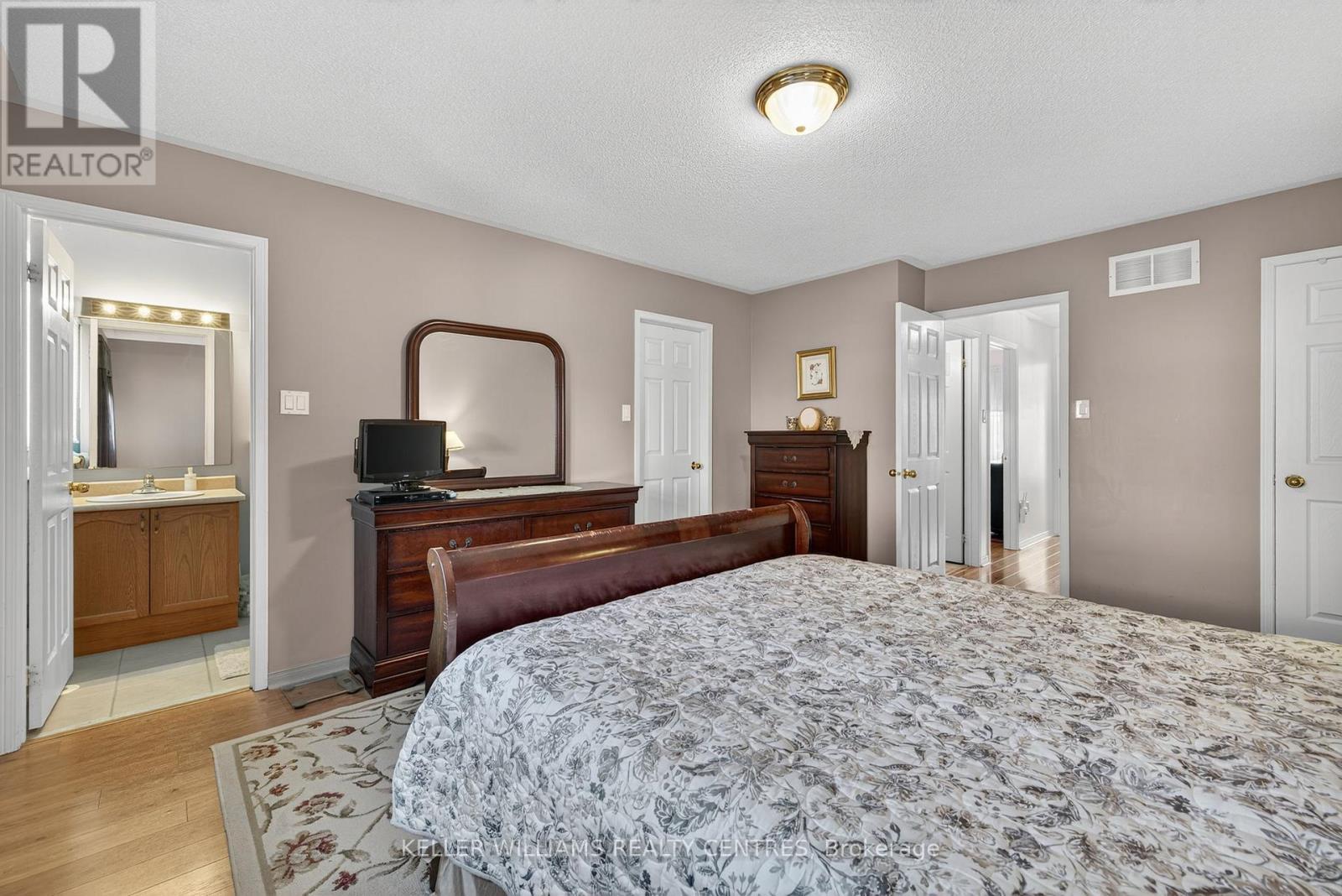 70 Burgess Crescent, Newmarket, ON - Indoor Photo Showing Bedroom