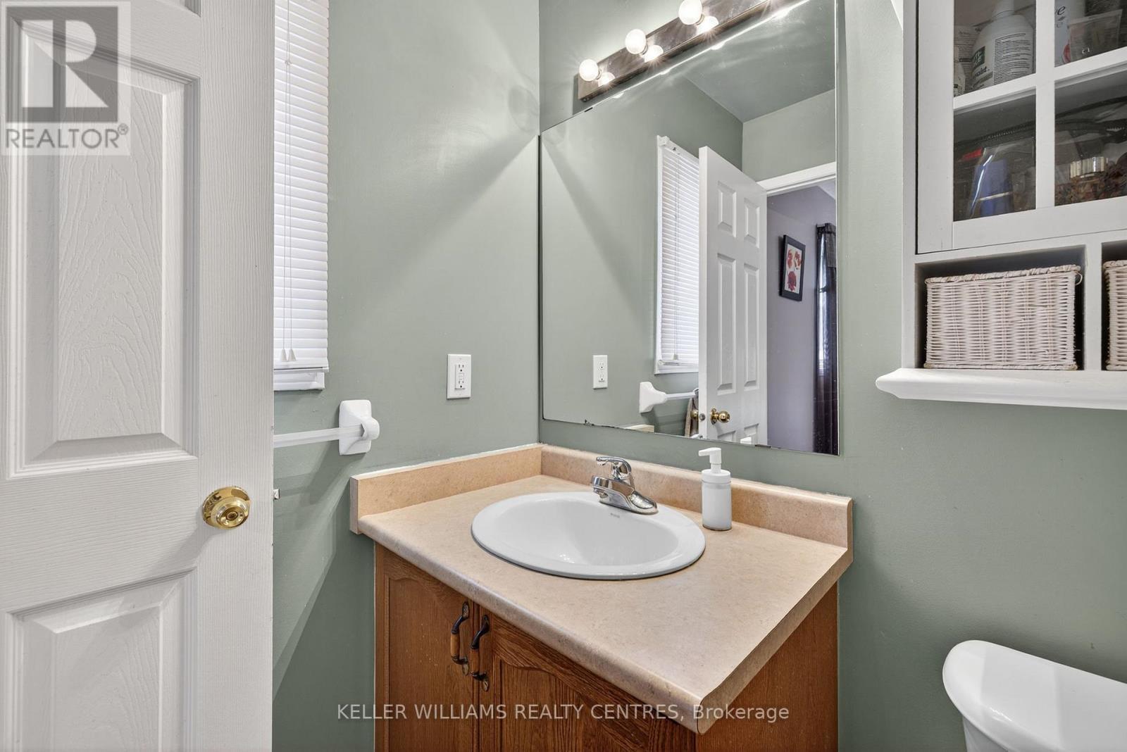 70 Burgess Crescent, Newmarket, ON - Indoor Photo Showing Bathroom