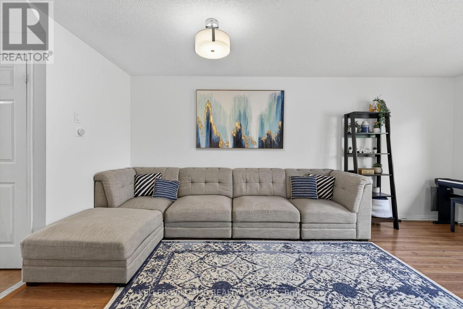 70 Burgess Crescent, Newmarket, ON - Indoor Photo Showing Living Room