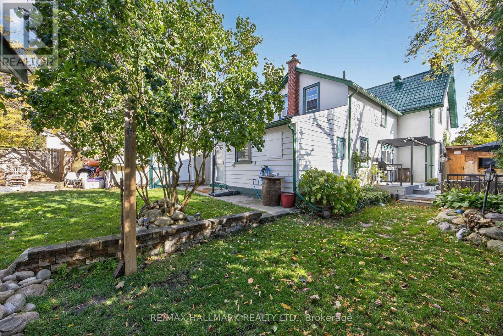 84 Wellington Street E, Barrie, ON - Outdoor