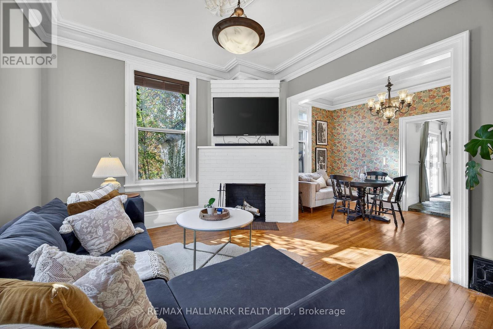 84 Wellington Street E, Barrie, ON - Indoor