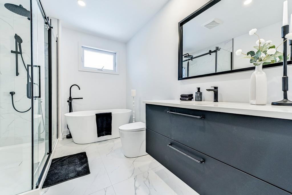 Bathroom - 2010 Rue La Corne, Saint-Bruno-De-Montarville, QC - Indoor Photo Showing Bathroom