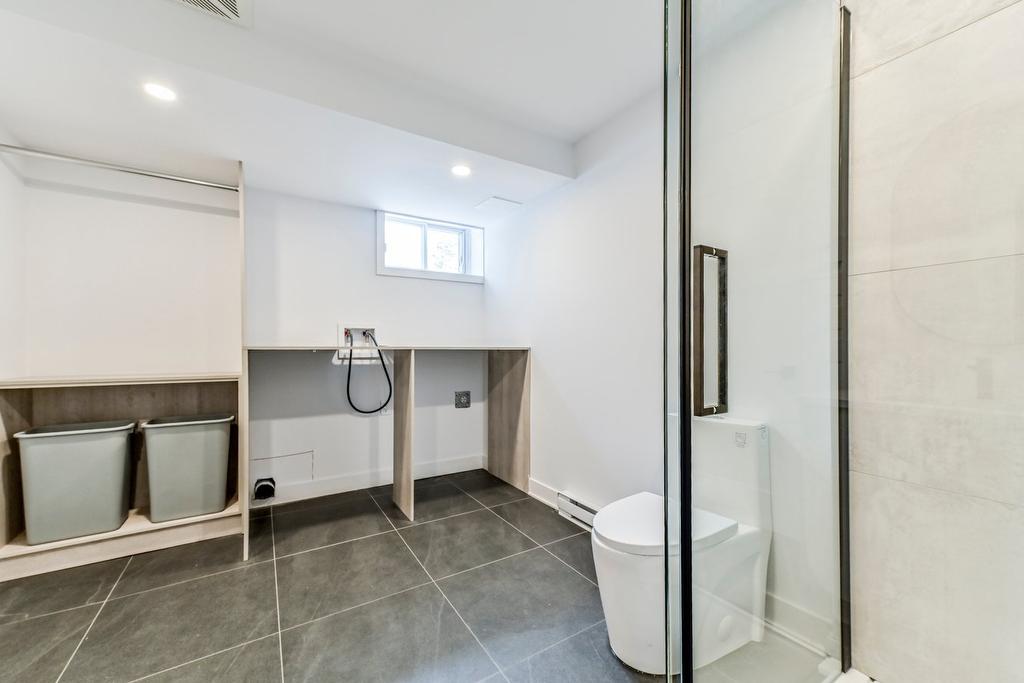Bathroom - 2010 Rue La Corne, Saint-Bruno-De-Montarville, QC - Indoor Photo Showing Other Room
