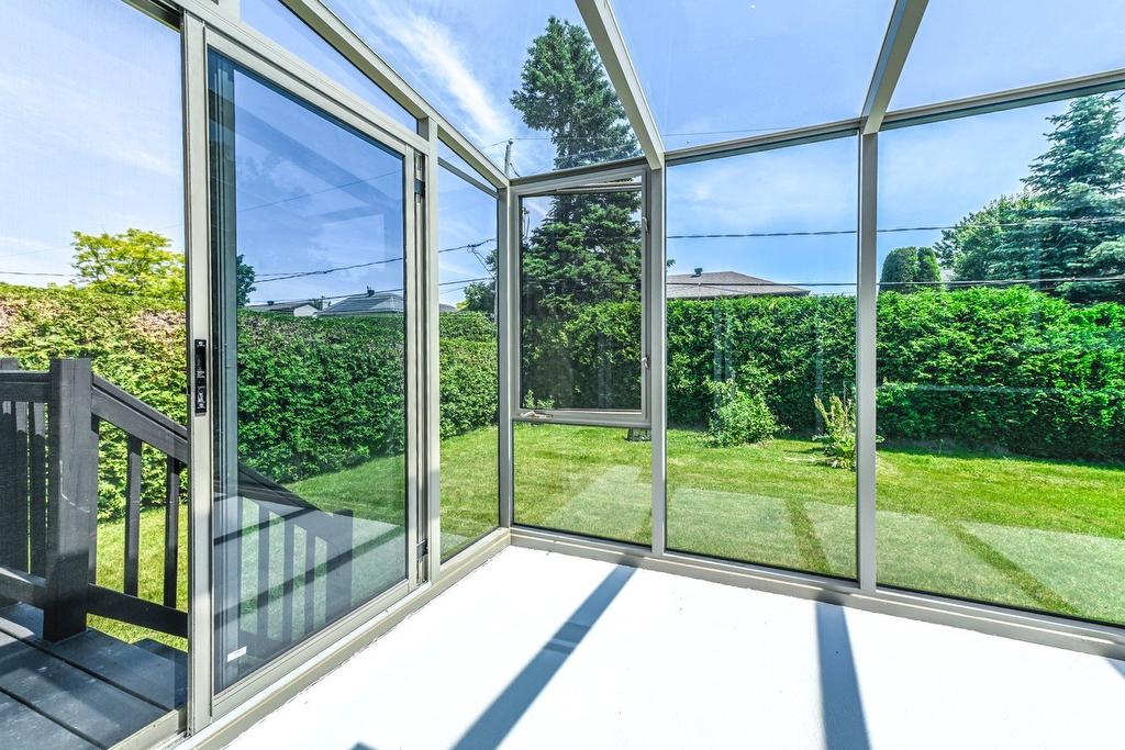 Veranda - 2010 Rue La Corne, Saint-Bruno-De-Montarville, QC - With Exterior