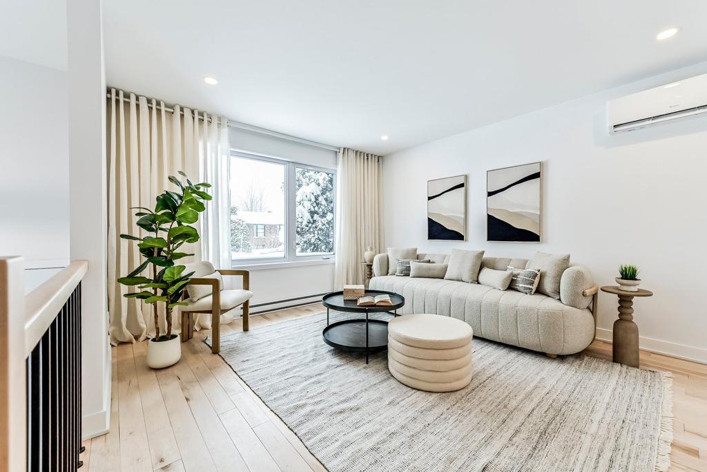 Living room - 2010 Rue La Corne, Saint-Bruno-De-Montarville, QC - Indoor Photo Showing Living Room
