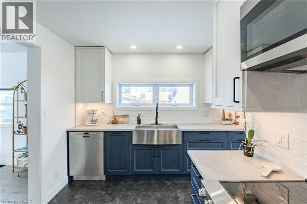 79 Wood Street, Brantford, ON - Indoor Photo Showing Kitchen