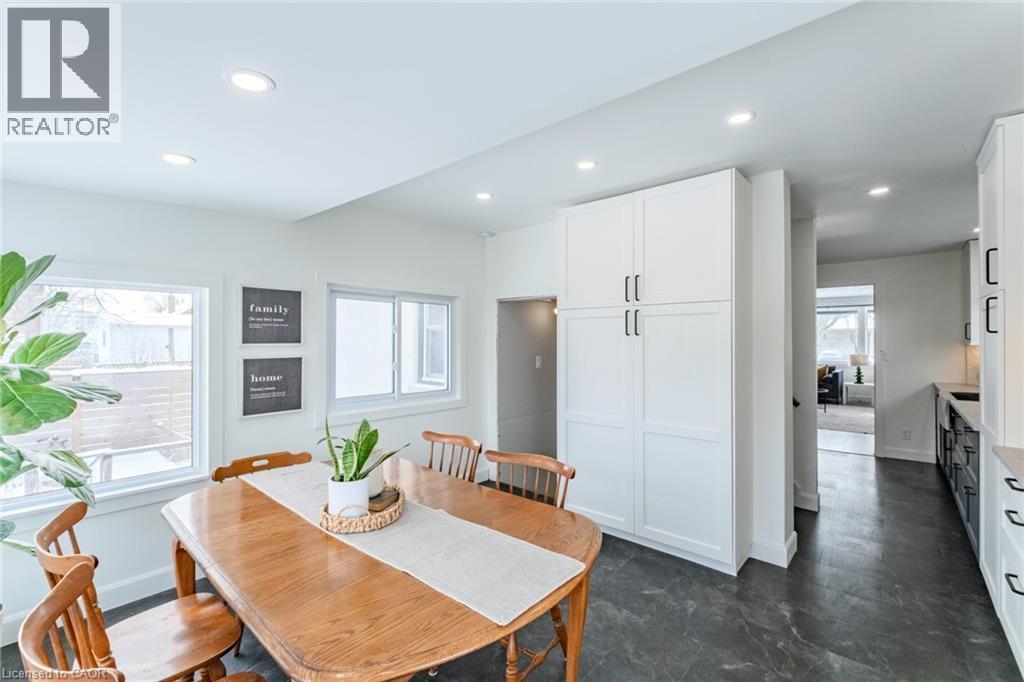 79 Wood Street, Brantford, ON - Indoor Photo Showing Dining Room