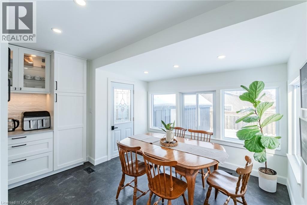 79 Wood Street, Brantford, ON - Indoor Photo Showing Dining Room