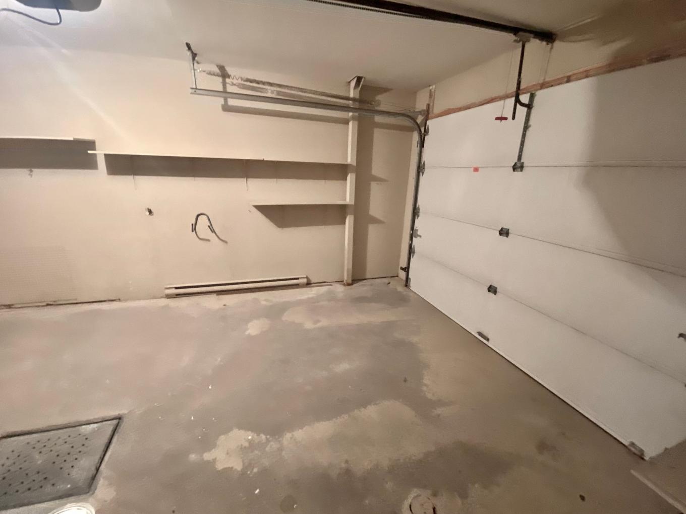 Garage - 2131 Av. Albert-Murphy, Laval (Chomedey), QC - Indoor Photo Showing Garage