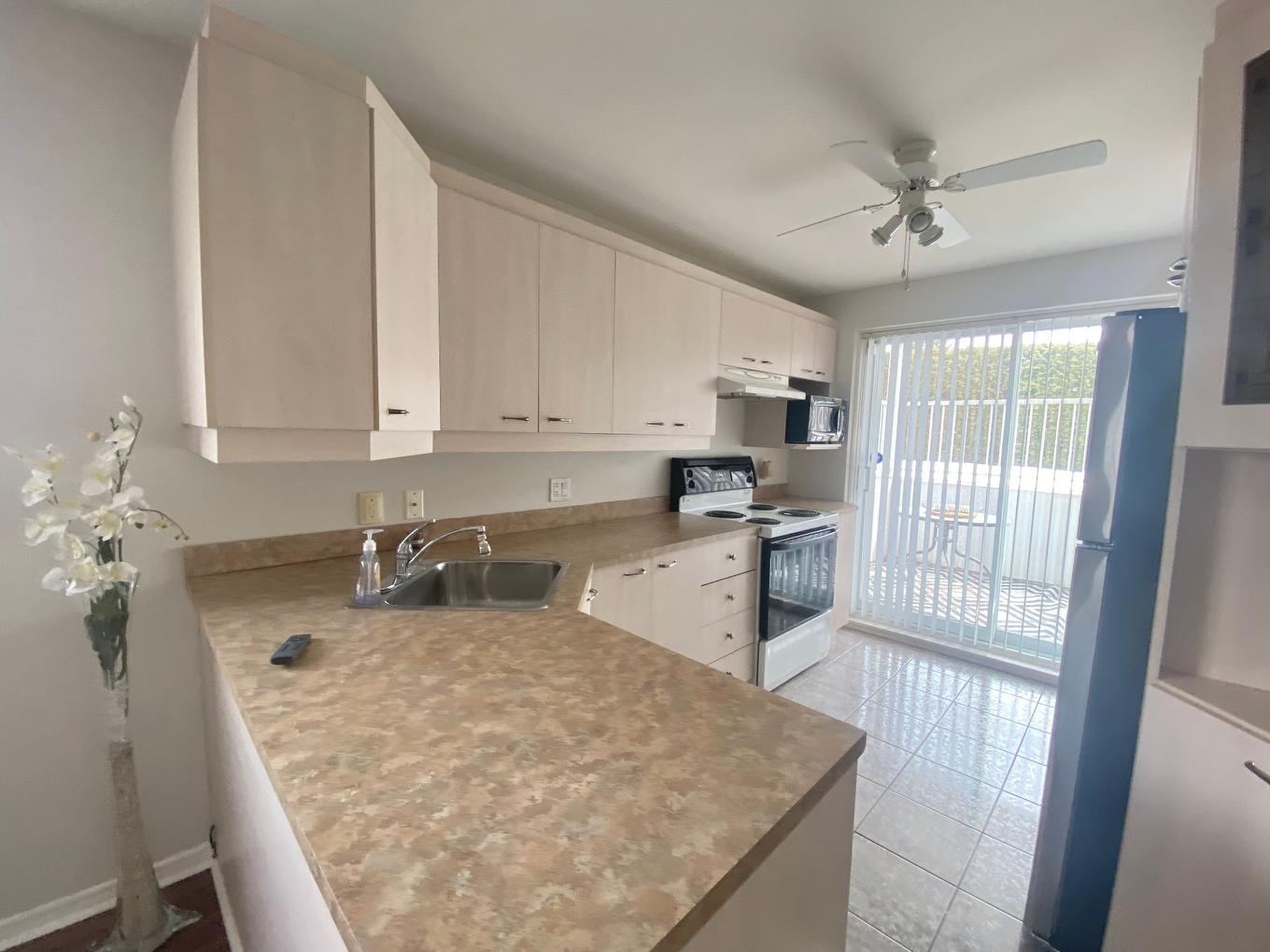 Kitchen - 2131 Av. Albert-Murphy, Laval (Chomedey), QC - Indoor Photo Showing Kitchen