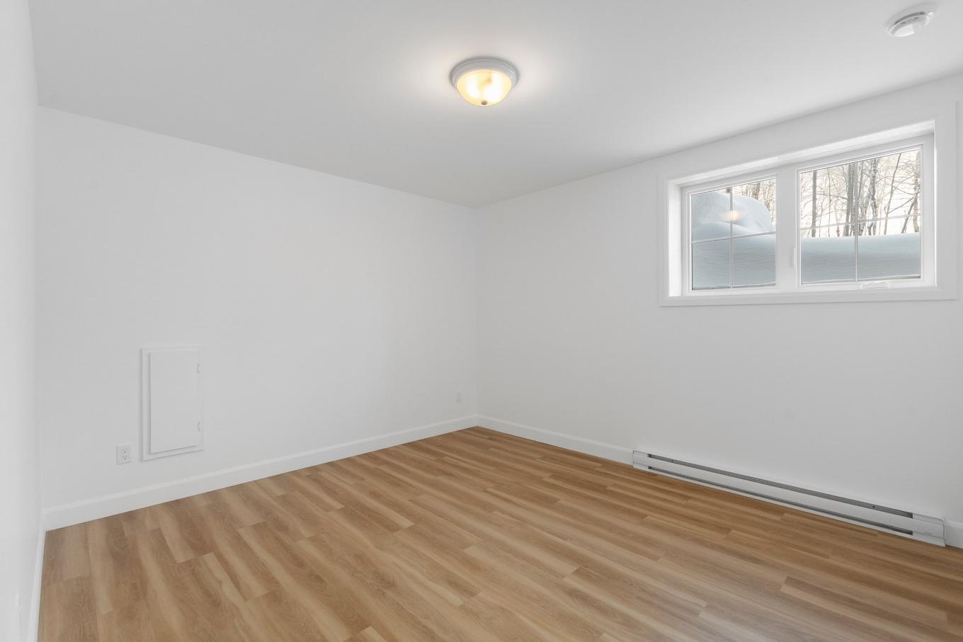 Chambre à coucher - 125 Rue Paulsen, Sainte-Agathe-Des-Monts, QC - Indoor Photo Showing Other Room