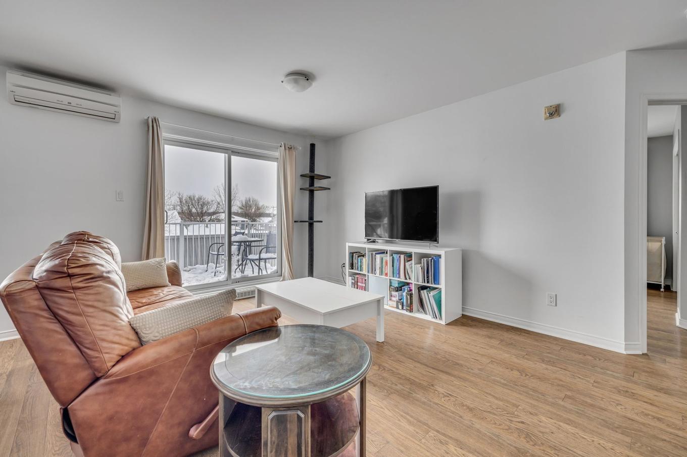 Salon - 303-234 Rue Commerciale, Saint-Henri, QC - Indoor Photo Showing Living Room