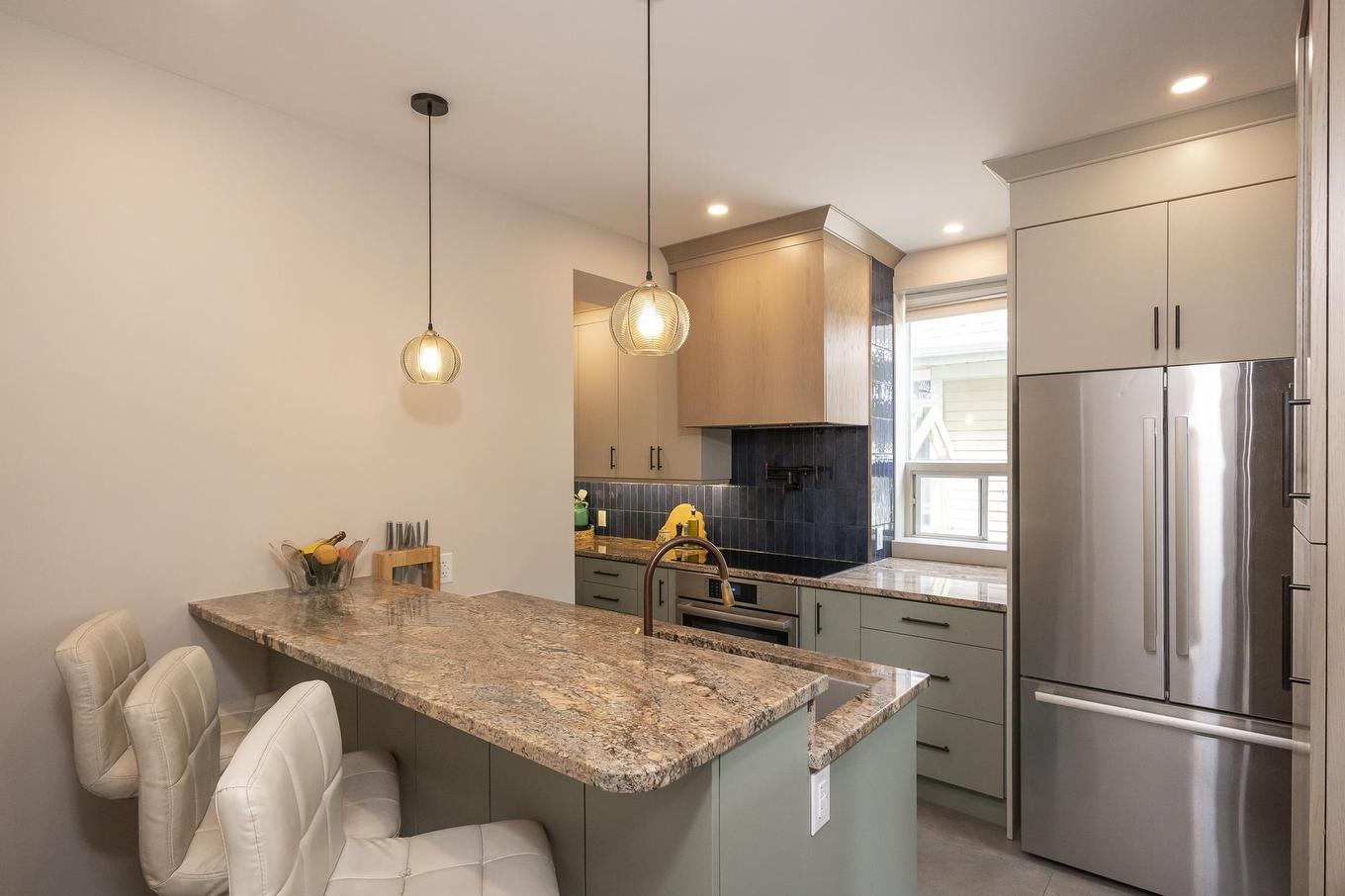 124 Summit Avenue, Thunder Bay, ON - Indoor Photo Showing Kitchen With Upgraded Kitchen