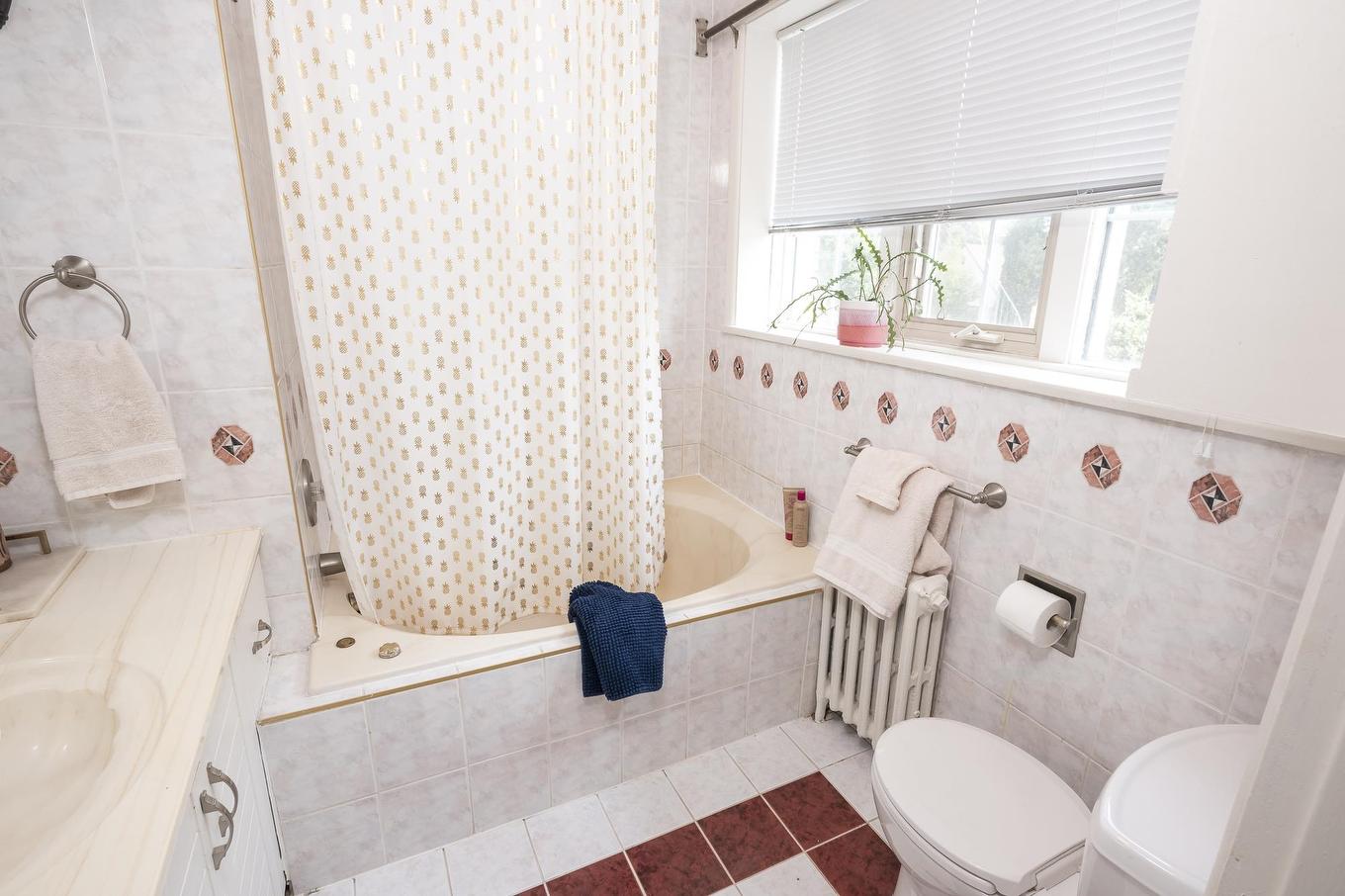 124 Summit Avenue, Thunder Bay, ON - Indoor Photo Showing Bathroom