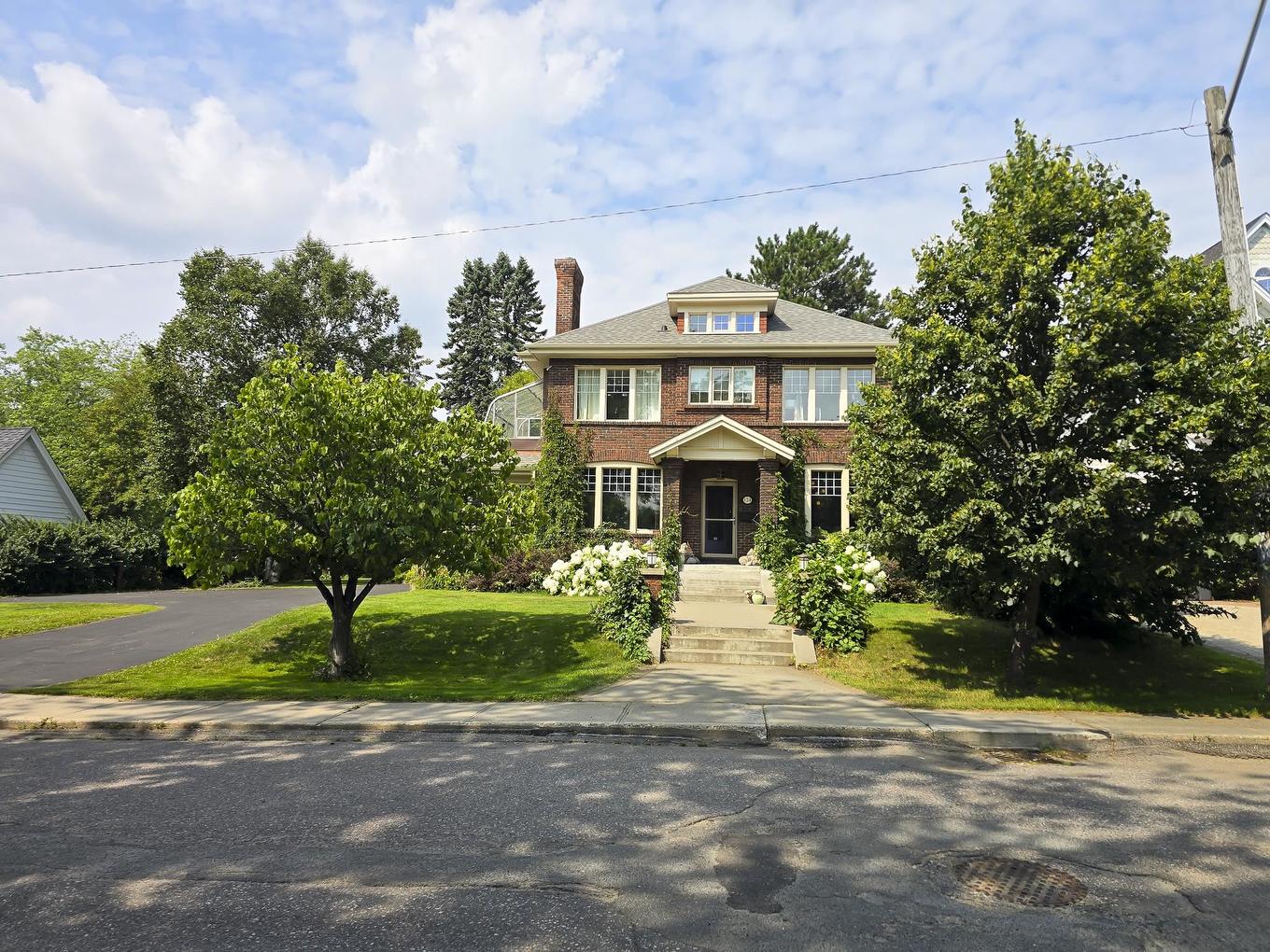 124 Summit Avenue, Thunder Bay, ON - Outdoor With Facade