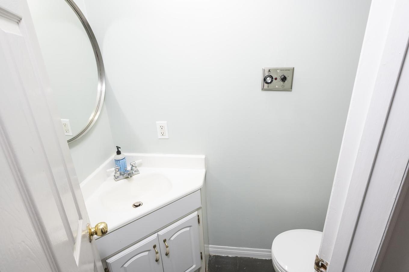 124 Summit Avenue, Thunder Bay, ON - Indoor Photo Showing Bathroom