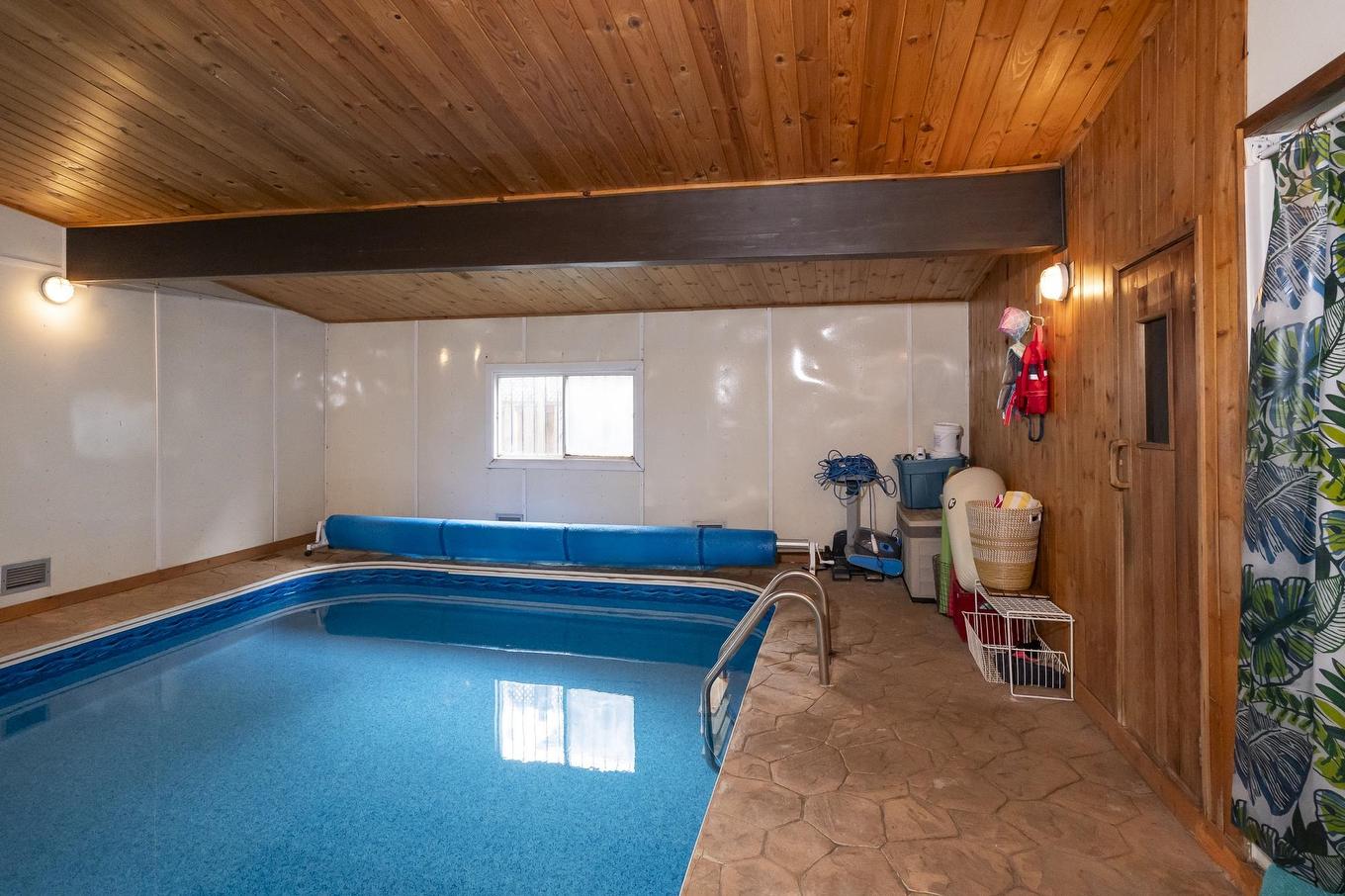 124 Summit Avenue, Thunder Bay, ON - Indoor Photo Showing Other Room With In Ground Pool