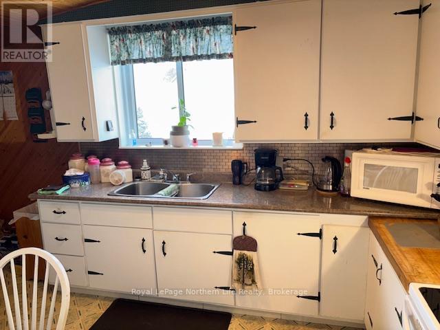 975 Mcintyre Street W, North Bay (West End), ON - Indoor Photo Showing Kitchen With Double Sink