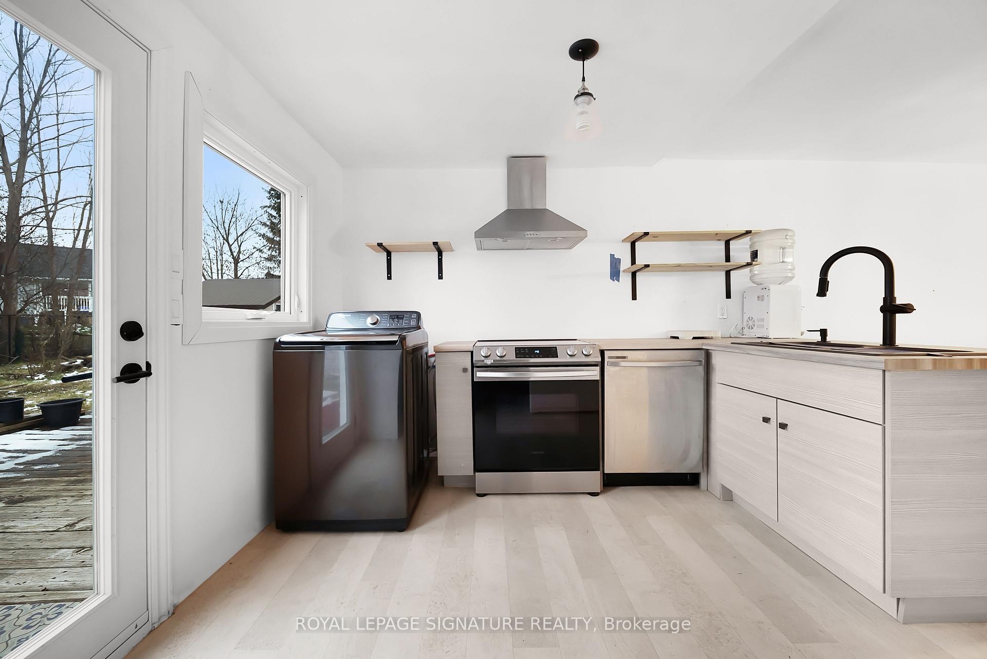 20 Sandell Street, Collingwood, ON - Indoor Photo Showing Kitchen