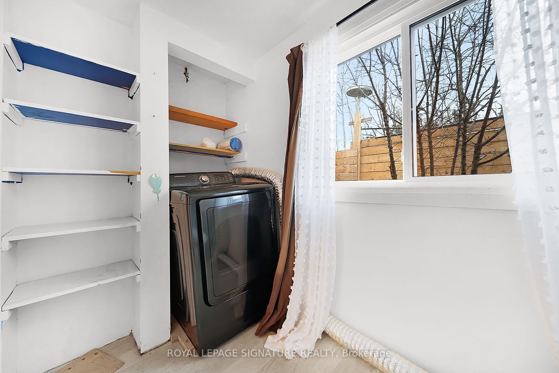 20 Sandell Street, Collingwood, ON - Indoor Photo Showing Laundry Room